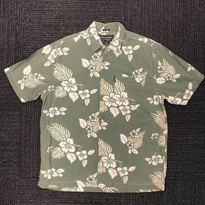 Men’s Abercrombie and Fitch Hawaiian print shirt